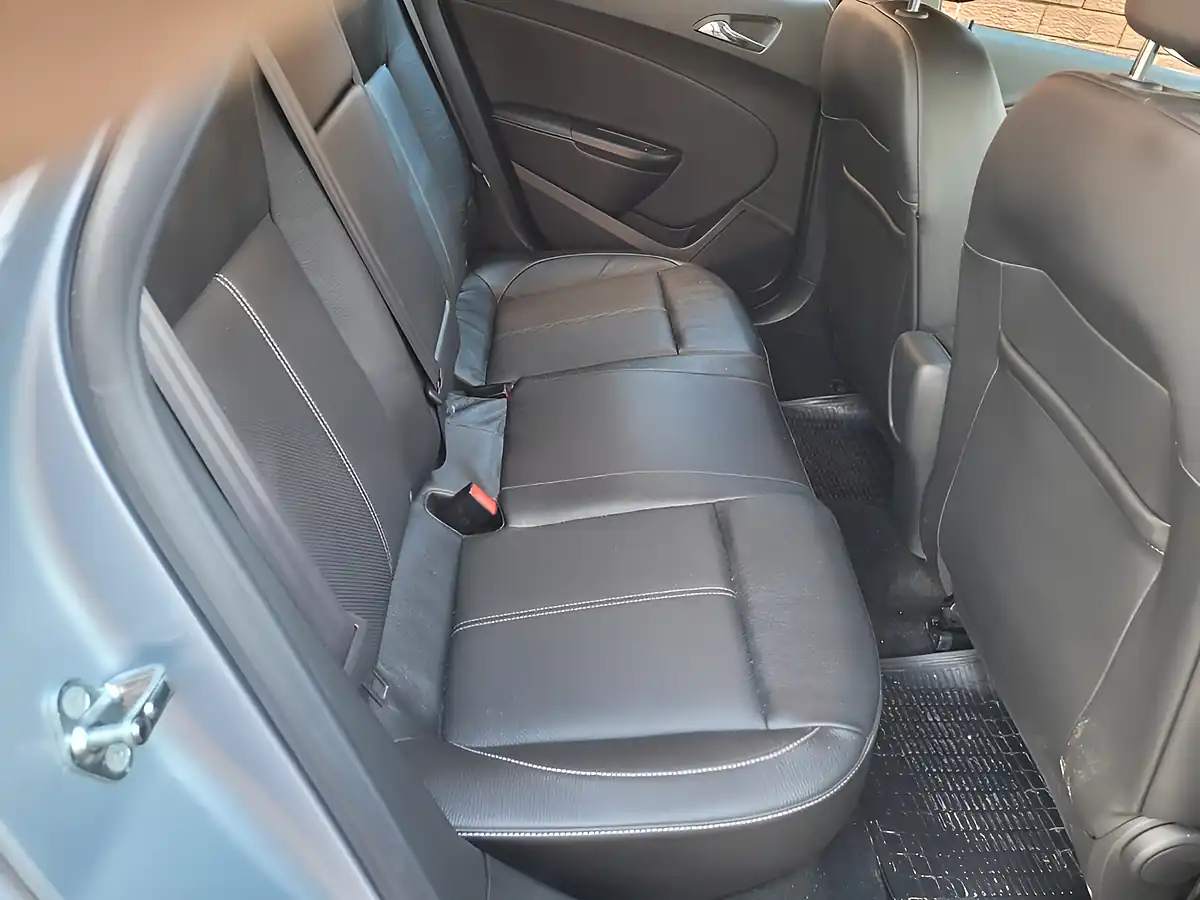 Used 2015 Vauxhall Astra Elite Silver - Interior and Exterior details 14