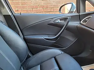 Used 2015 Vauxhall Astra Elite Silver - Interior and Exterior details 19