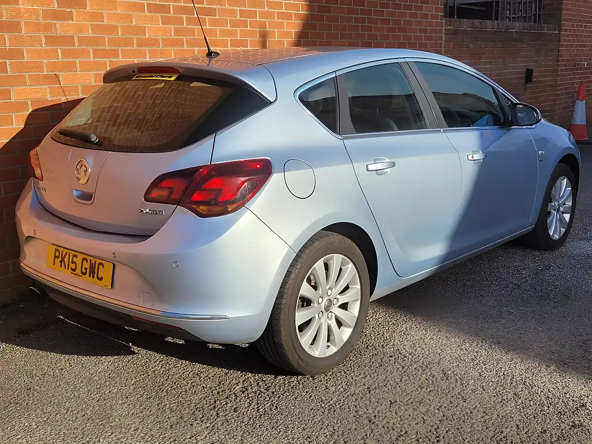 Used 2015 Vauxhall Astra Elite Silver - Interior and Exterior details 6