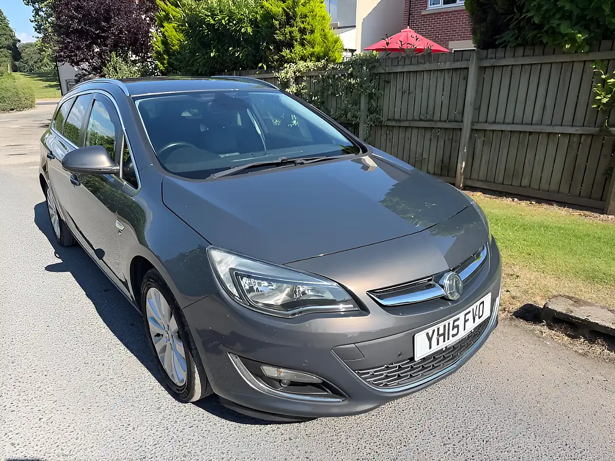 Used 2015 Vauxhall Astra Elite Sports Tourer Grey - Front View
