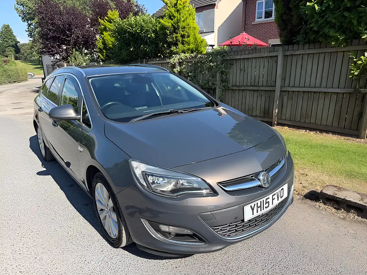 Used 2015 Vauxhall Astra Elite Sports Tourer Grey - Interior and Exterior details 13