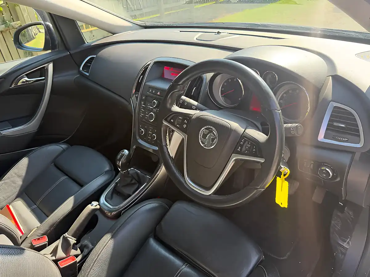 Used 2015 Vauxhall Astra Elite Sports Tourer Grey - Interior and Exterior details 14