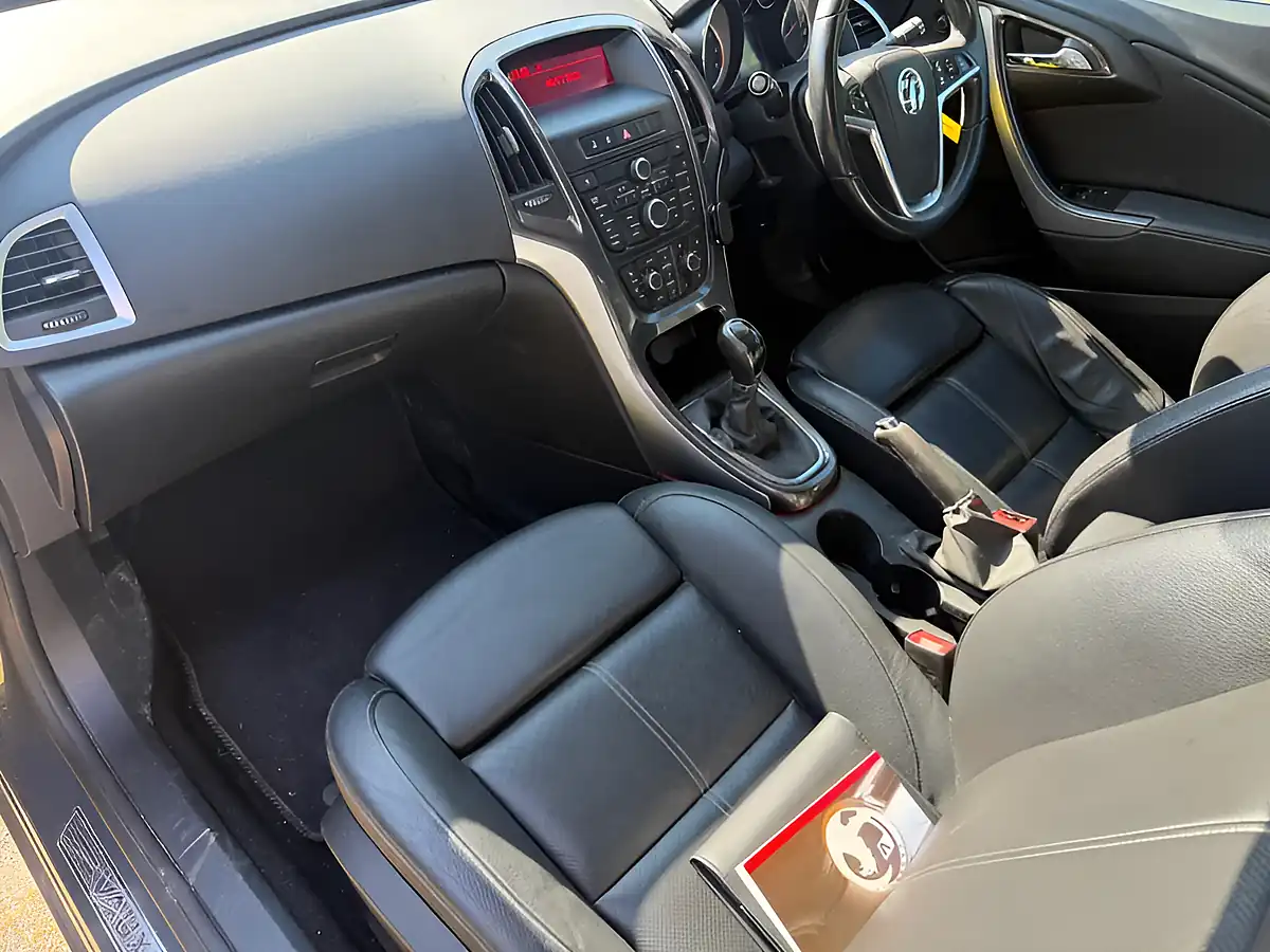 Used 2015 Vauxhall Astra Elite Sports Tourer Grey - Interior and Exterior details 19