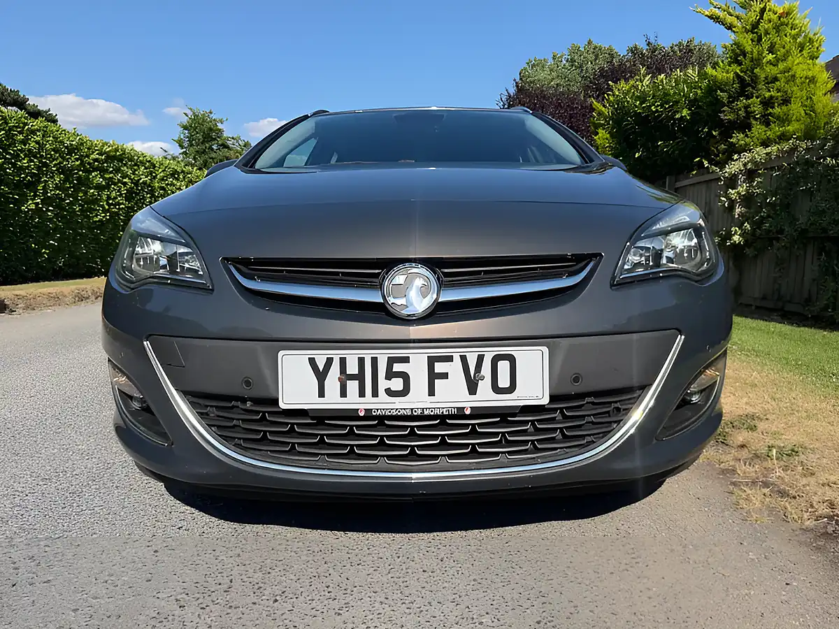 Used 2015 Vauxhall Astra Elite Sports Tourer Grey - Interior and Exterior details 2