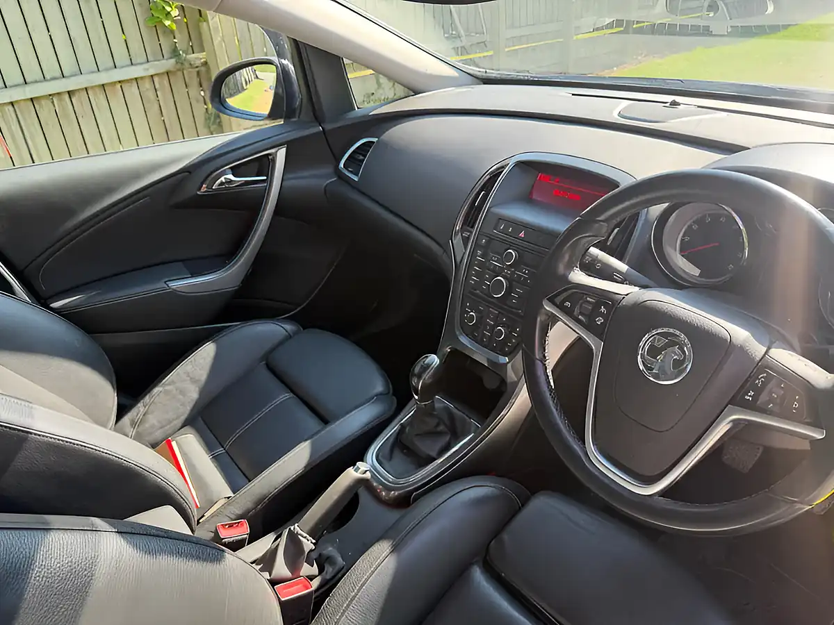 Used 2015 Vauxhall Astra Elite Sports Tourer Grey - Interior and Exterior details 20