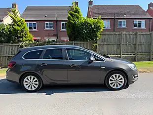 Used 2015 Vauxhall Astra Elite Sports Tourer Grey - Interior and Exterior details 4