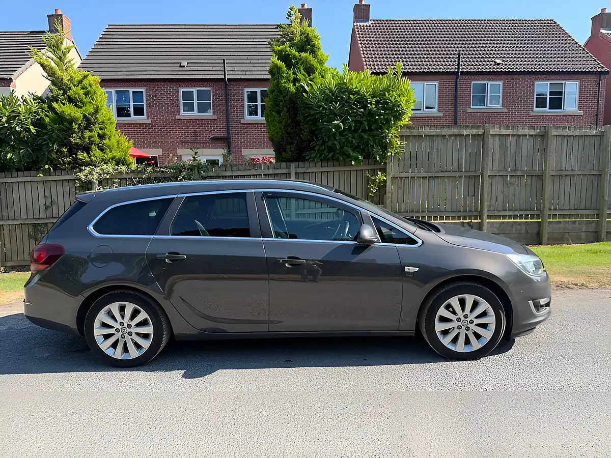 Used 2015 Vauxhall Astra Elite Sports Tourer Grey - Interior and Exterior details 4