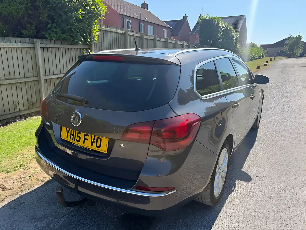 Used 2015 Vauxhall Astra Elite Sports Tourer Grey - Interior and Exterior details 5