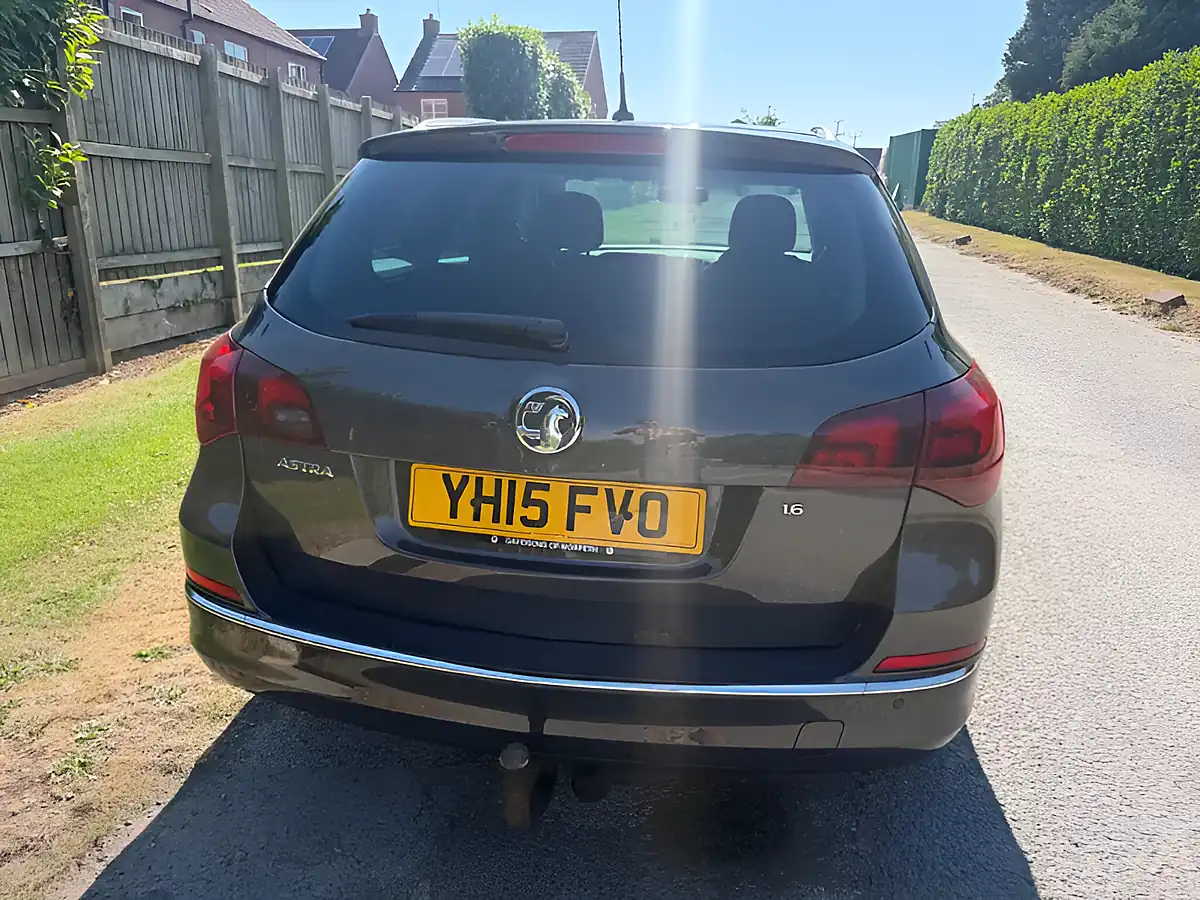 Used 2015 Vauxhall Astra Elite Sports Tourer Grey - Interior and Exterior details 6