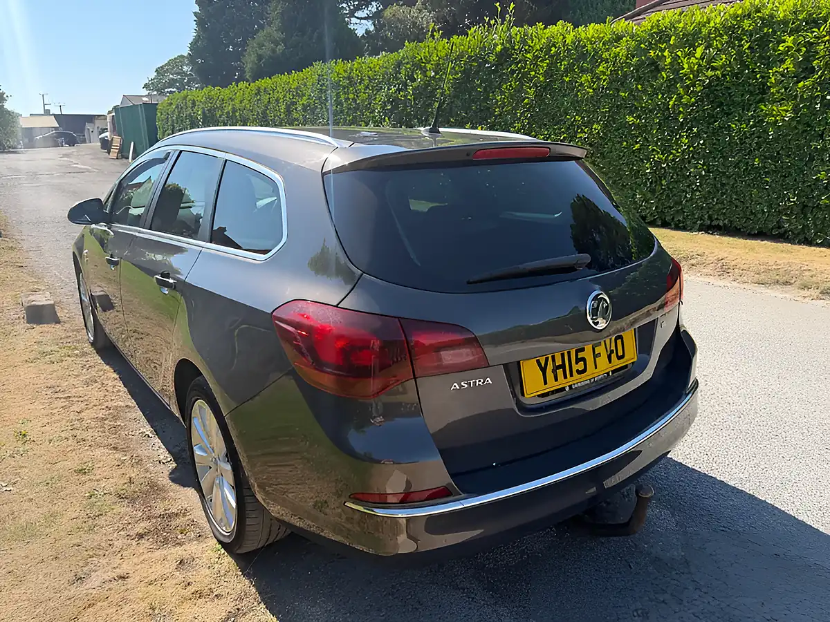 Used 2015 Vauxhall Astra Elite Sports Tourer Grey - Interior and Exterior details 7