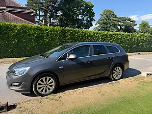 Used 2015 Vauxhall Astra Elite Sports Tourer Grey - Interior and Exterior details 8
