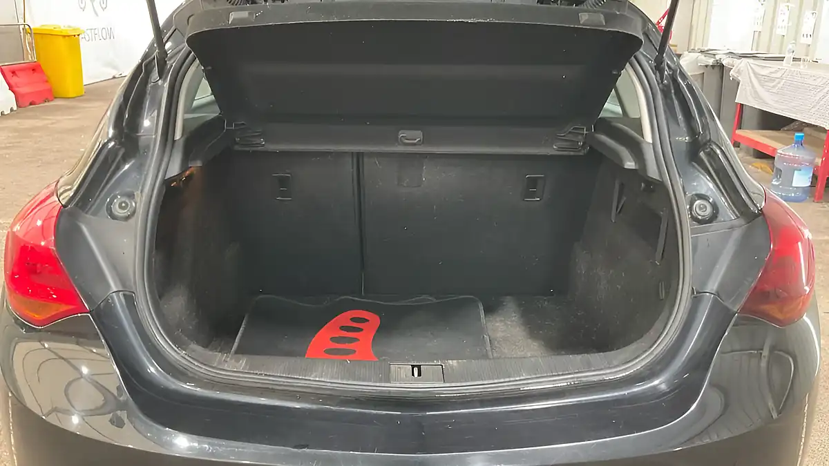 Used 2015 Vauxhall Astra Excite Black - Interior and Exterior details 10