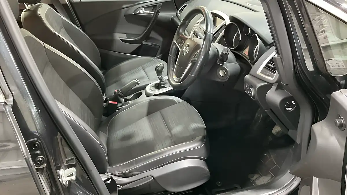 Used 2015 Vauxhall Astra Excite Black - Interior and Exterior details 12