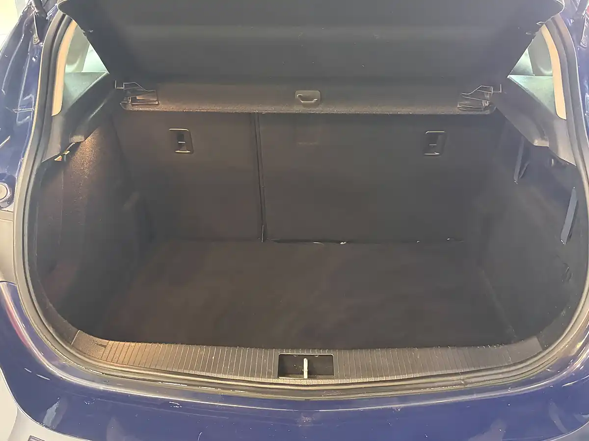 Used 2015 Vauxhall Astra Excite Blue - Interior and Exterior details 10