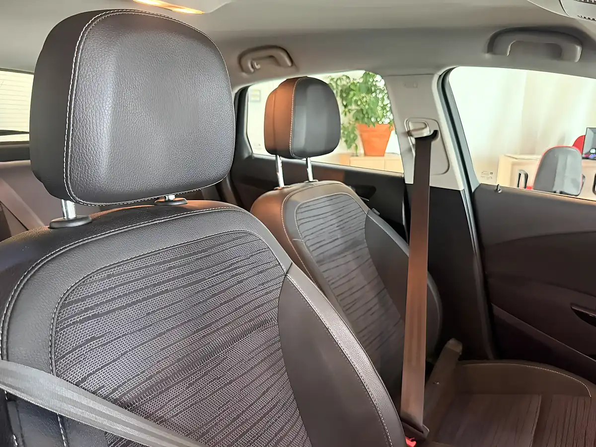 Used 2015 Vauxhall Astra Excite Blue - Interior and Exterior details 14