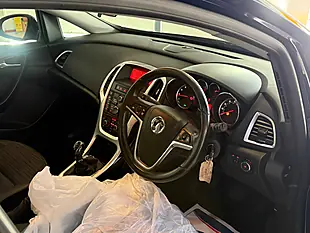 Used 2015 Vauxhall Astra Excite Blue - Interior and Exterior details 15