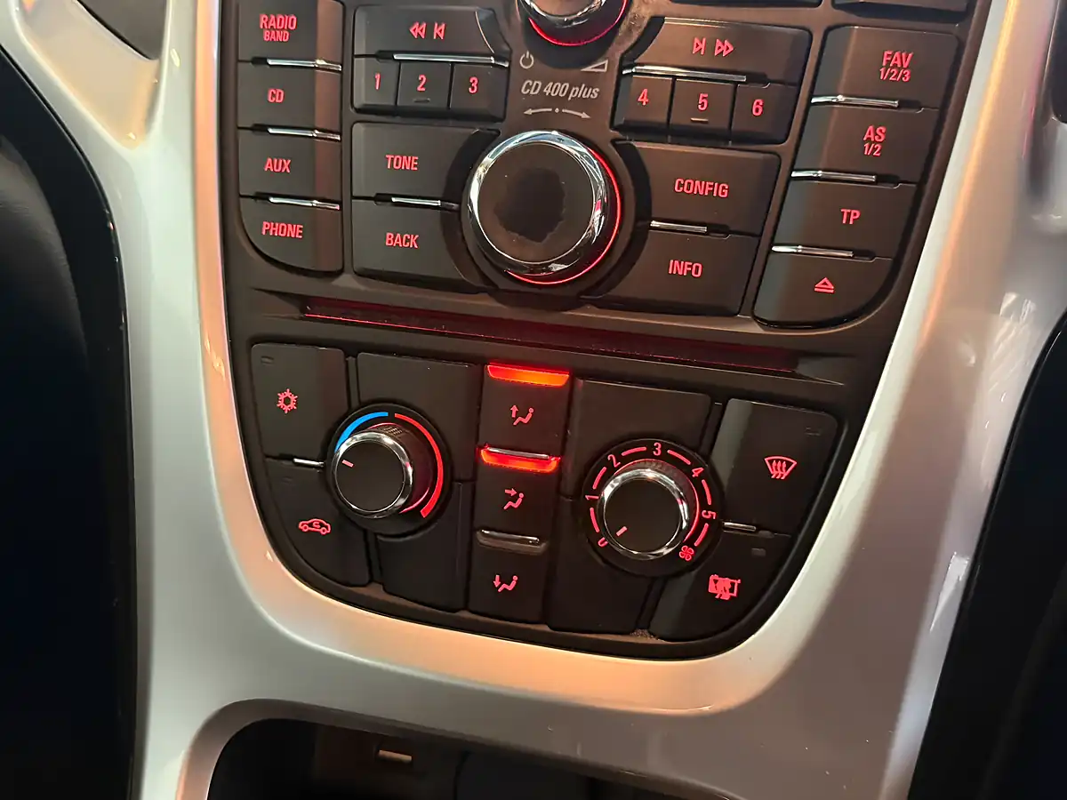 Used 2015 Vauxhall Astra Excite Blue - Interior and Exterior details 17