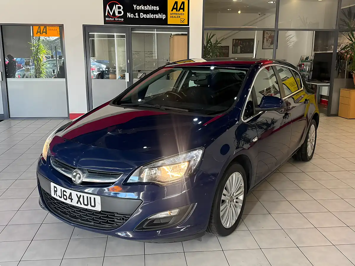 Used 2015 Vauxhall Astra Excite Blue - Interior and Exterior details 5