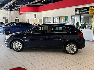 Used 2015 Vauxhall Astra Excite Blue - Interior and Exterior details 6