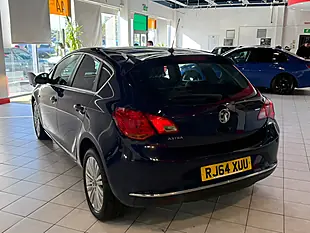 Used 2015 Vauxhall Astra Excite Blue - Interior and Exterior details 7