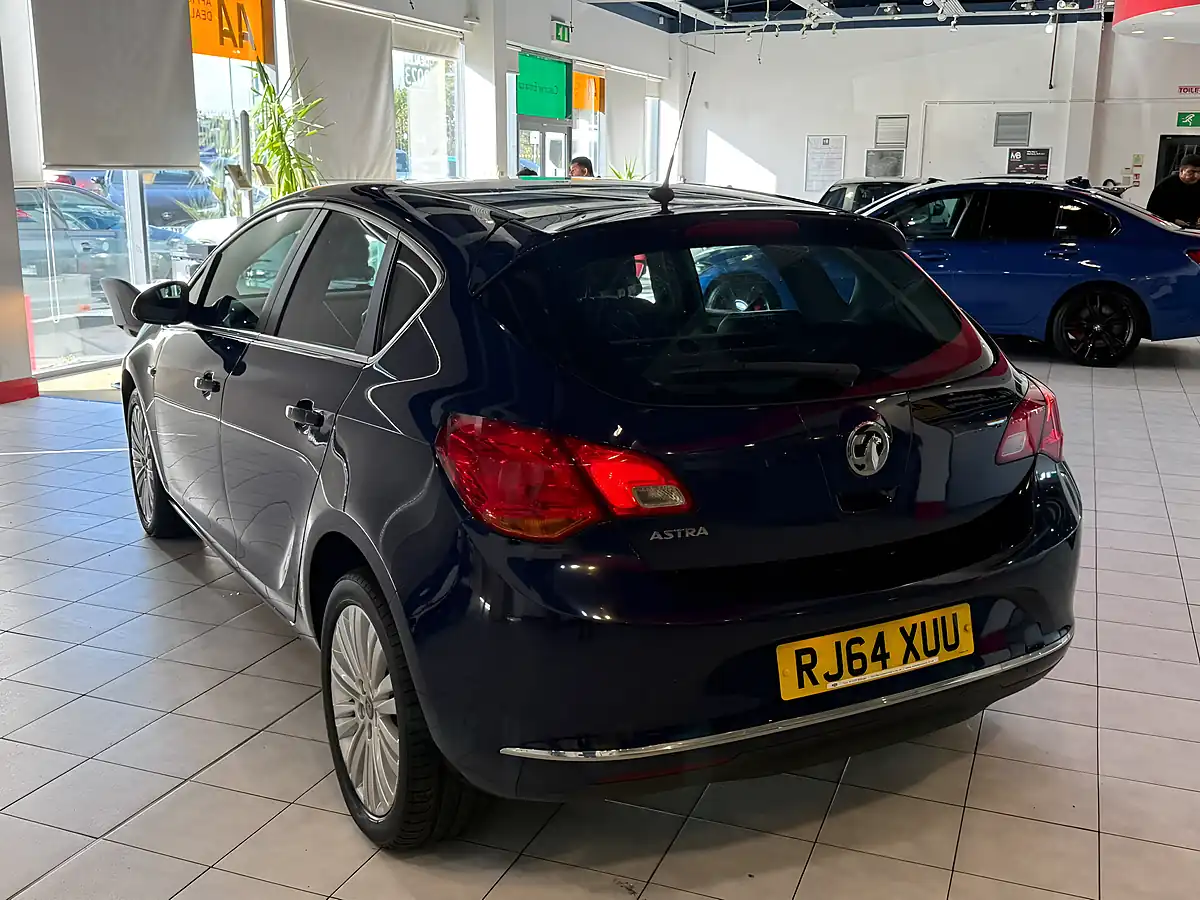 Used 2015 Vauxhall Astra Excite Blue - Interior and Exterior details 7
