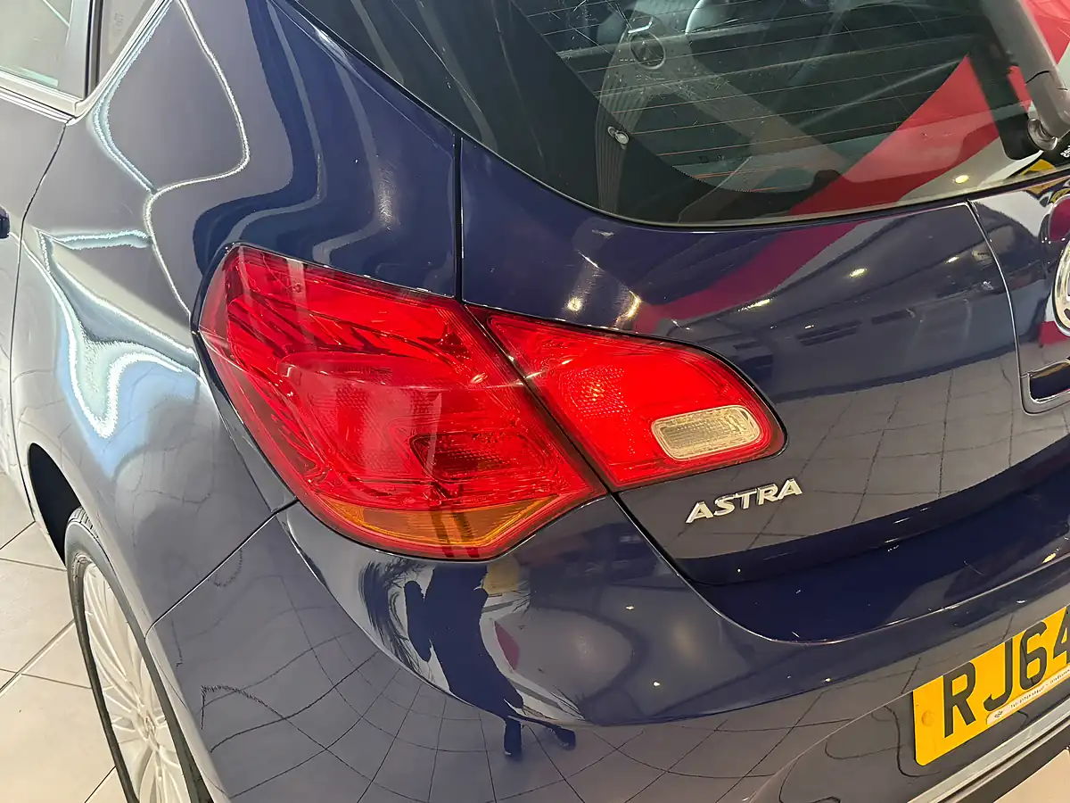 Used 2015 Vauxhall Astra Excite Blue - Interior and Exterior details 8