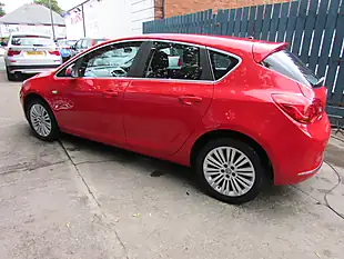 Used 2015 Vauxhall Astra Excite Red - Interior and Exterior details 2