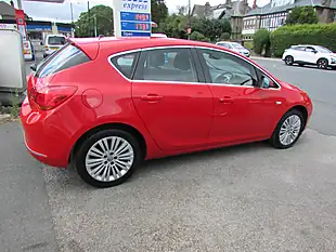 Used 2015 Vauxhall Astra Excite Red - Interior and Exterior details 3