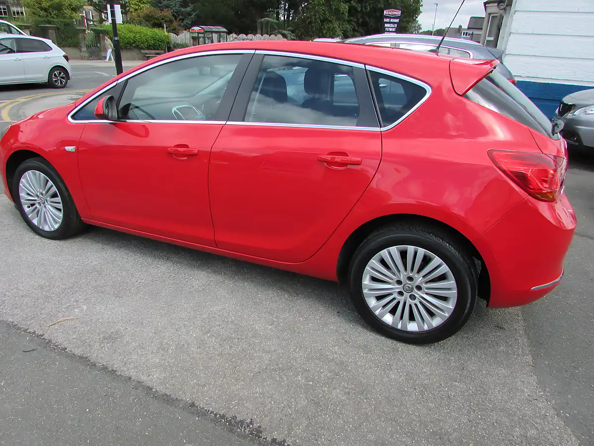 Used 2015 Vauxhall Astra Excite Red - Interior and Exterior details 4
