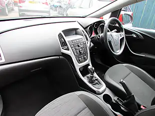 Used 2015 Vauxhall Astra Excite Red - Interior and Exterior details 5