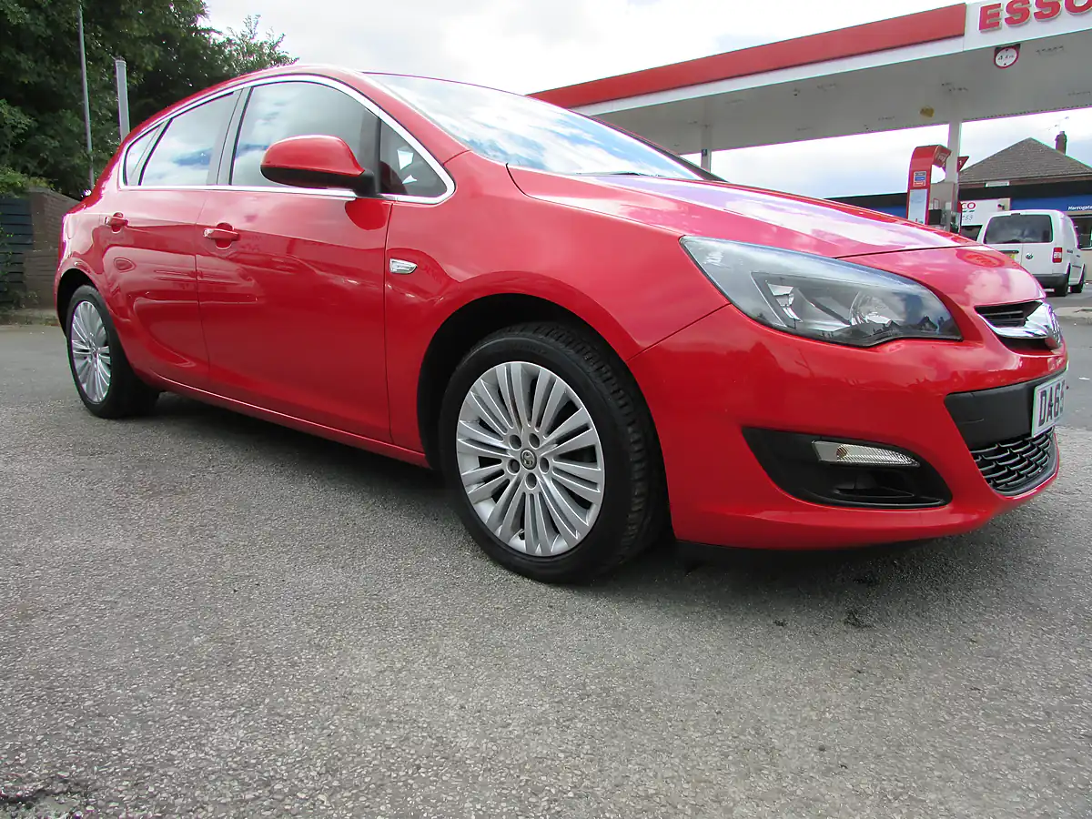 Used 2015 Vauxhall Astra Excite Red - Interior and Exterior details 8