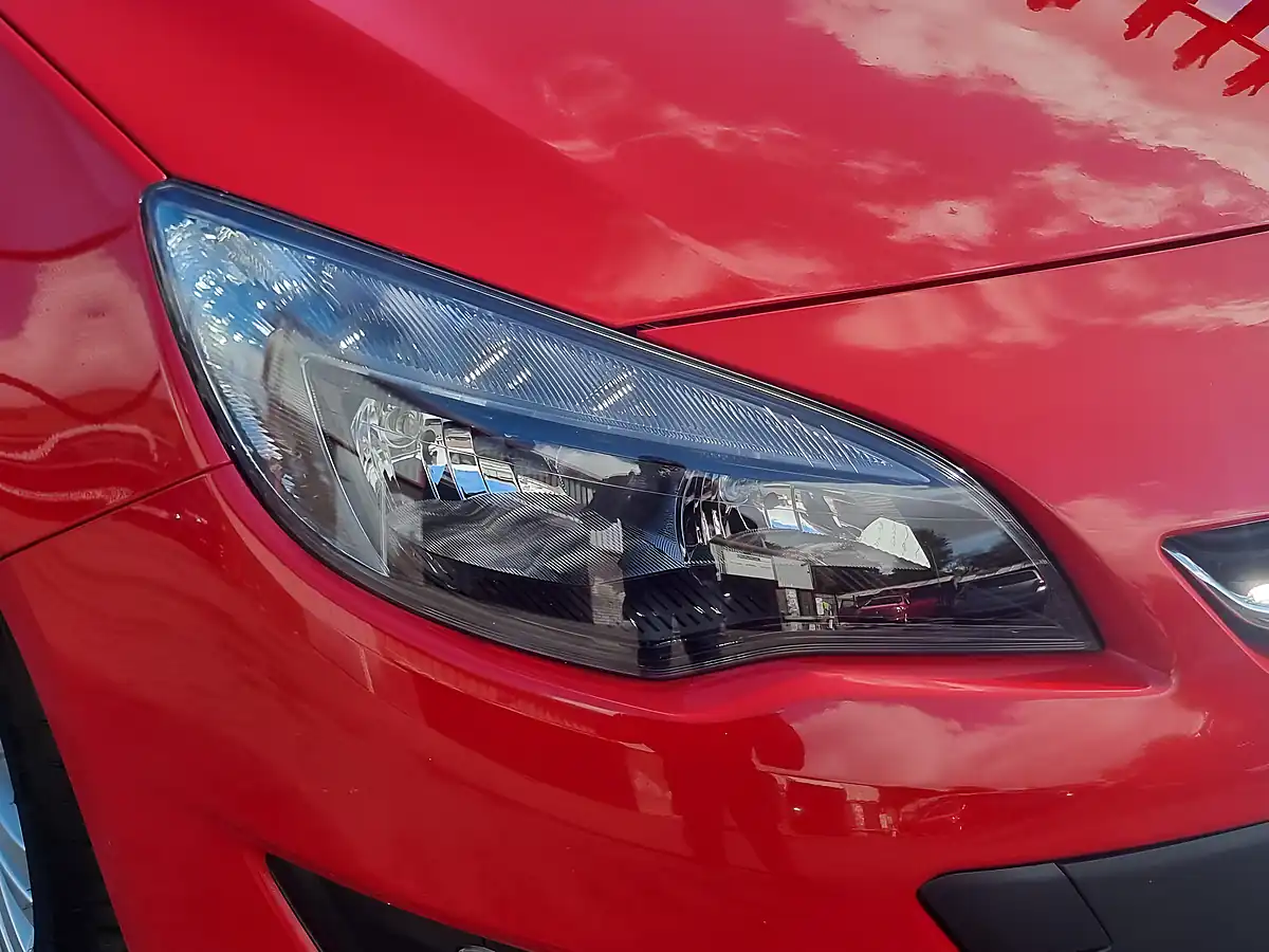 Used 2015 Vauxhall Astra Excite Red - Interior and Exterior details 10