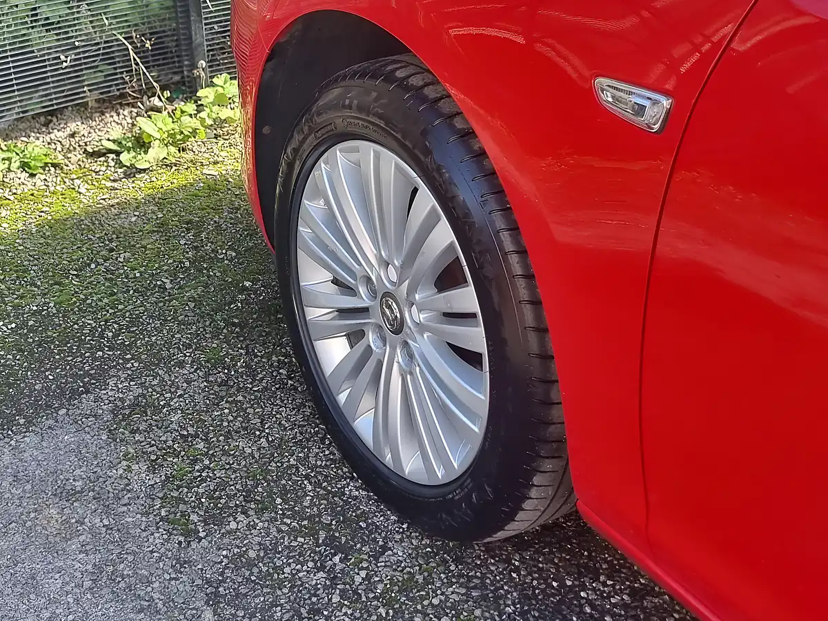 Used 2015 Vauxhall Astra Excite Red - Interior and Exterior details 11