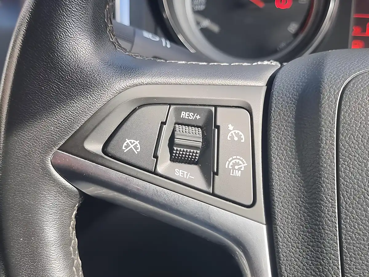 Used 2015 Vauxhall Astra Excite Red - Interior and Exterior details 14