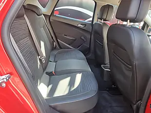 Used 2015 Vauxhall Astra Excite Red - Interior and Exterior details 15
