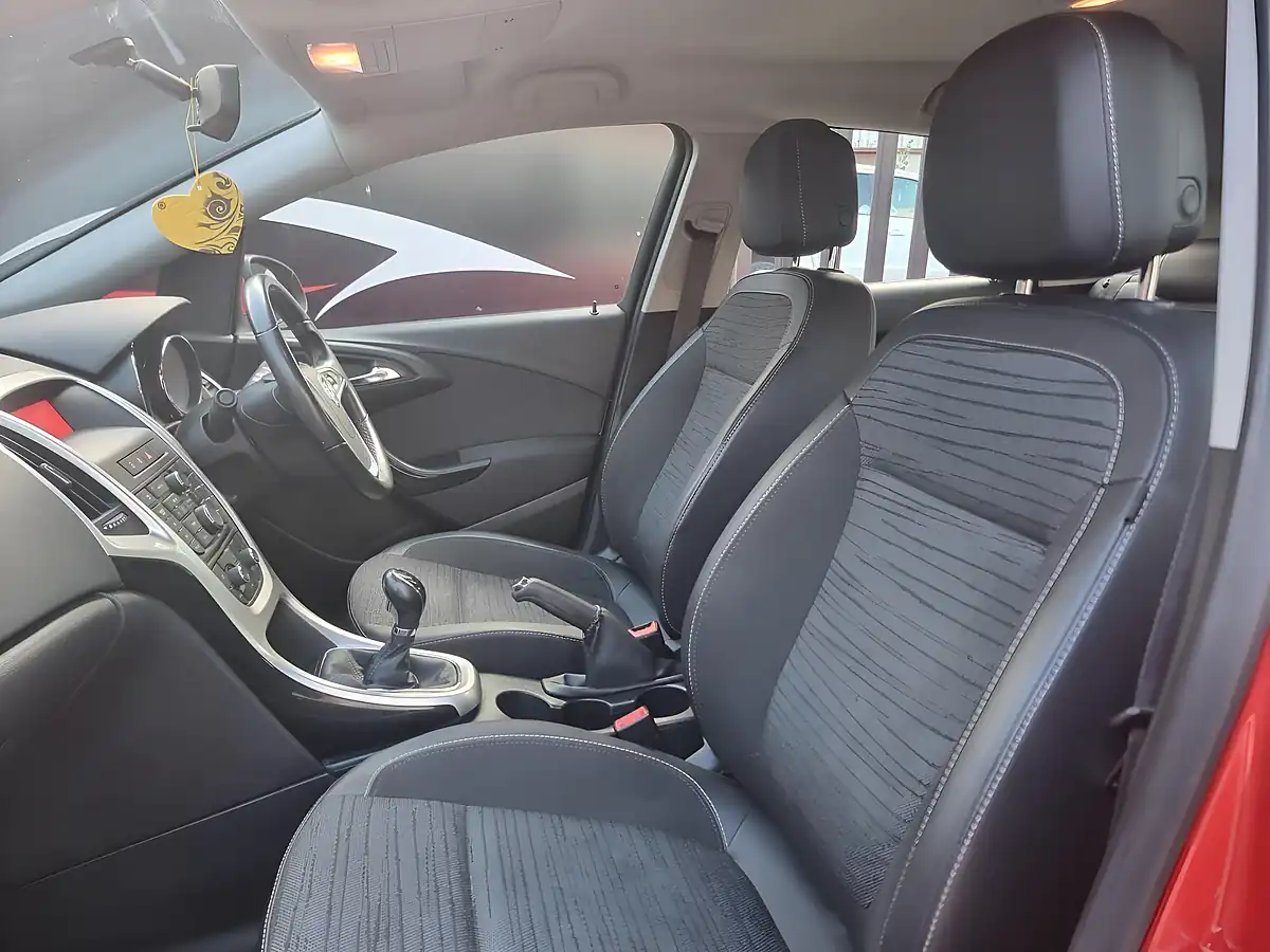 Used 2015 Vauxhall Astra Excite Red - Interior and Exterior details 17