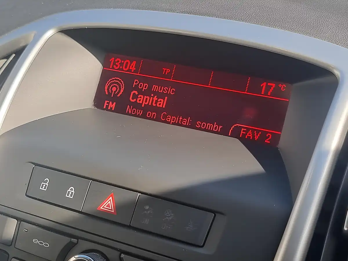 Used 2015 Vauxhall Astra Excite Red - Interior and Exterior details 19
