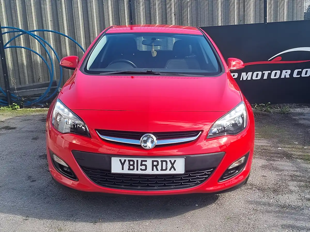 Used 2015 Vauxhall Astra Excite Red - Interior and Exterior details 2