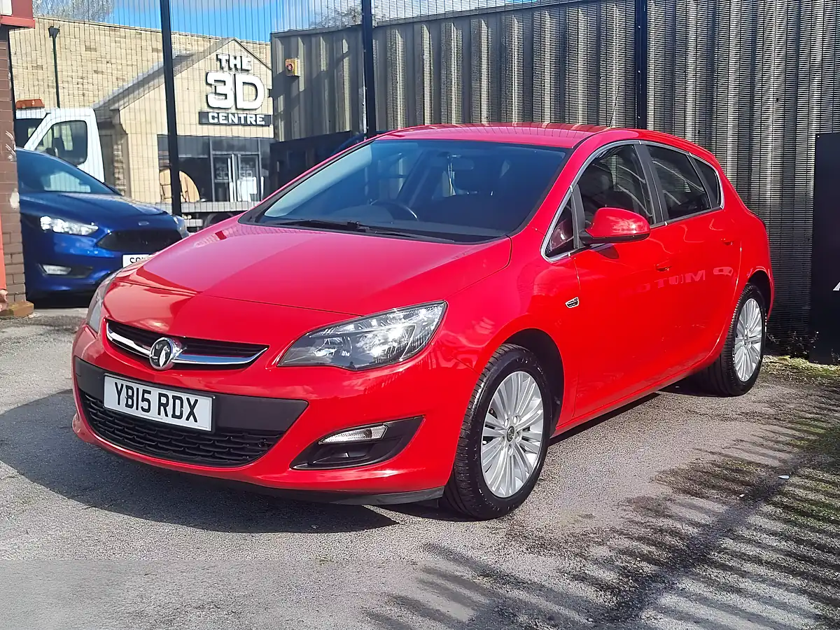 Used 2015 Vauxhall Astra Excite Red - Interior and Exterior details 3