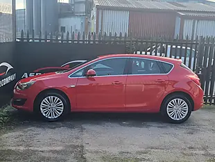 Used 2015 Vauxhall Astra Excite Red - Interior and Exterior details 4