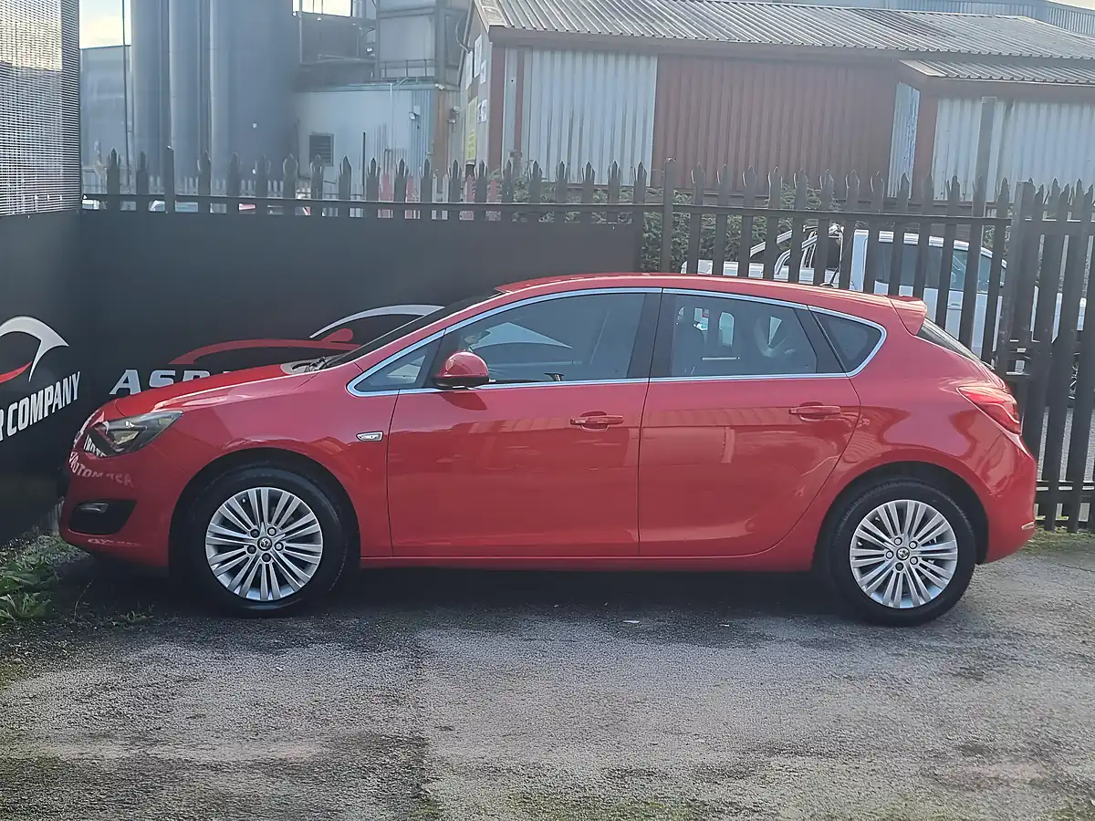 Used 2015 Vauxhall Astra Excite Red - Interior and Exterior details 4
