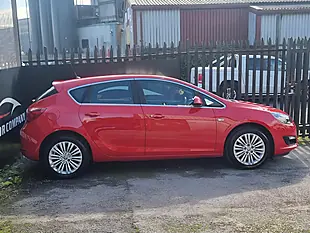 Used 2015 Vauxhall Astra Excite Red - Interior and Exterior details 5