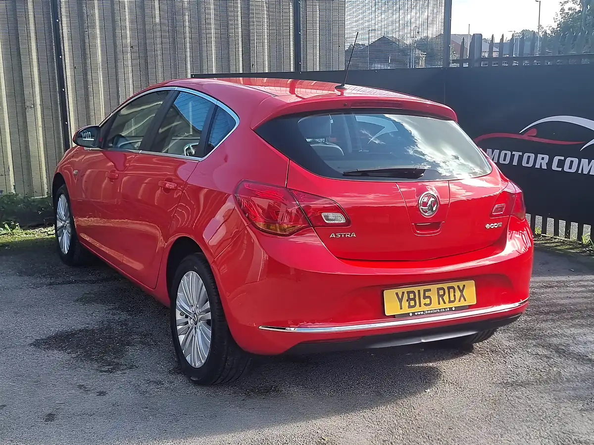 Used 2015 Vauxhall Astra Excite Red - Interior and Exterior details 6