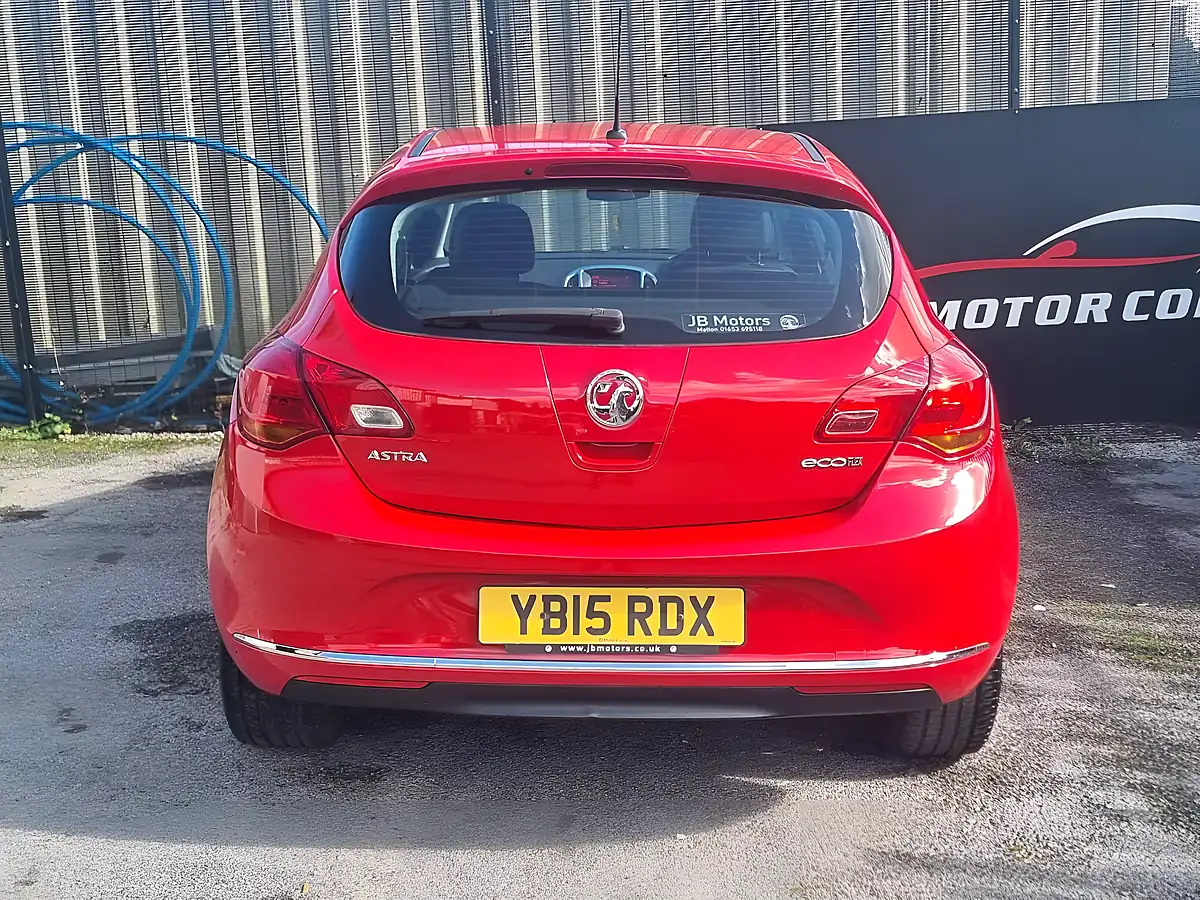 Used 2015 Vauxhall Astra Excite Red - Interior and Exterior details 7