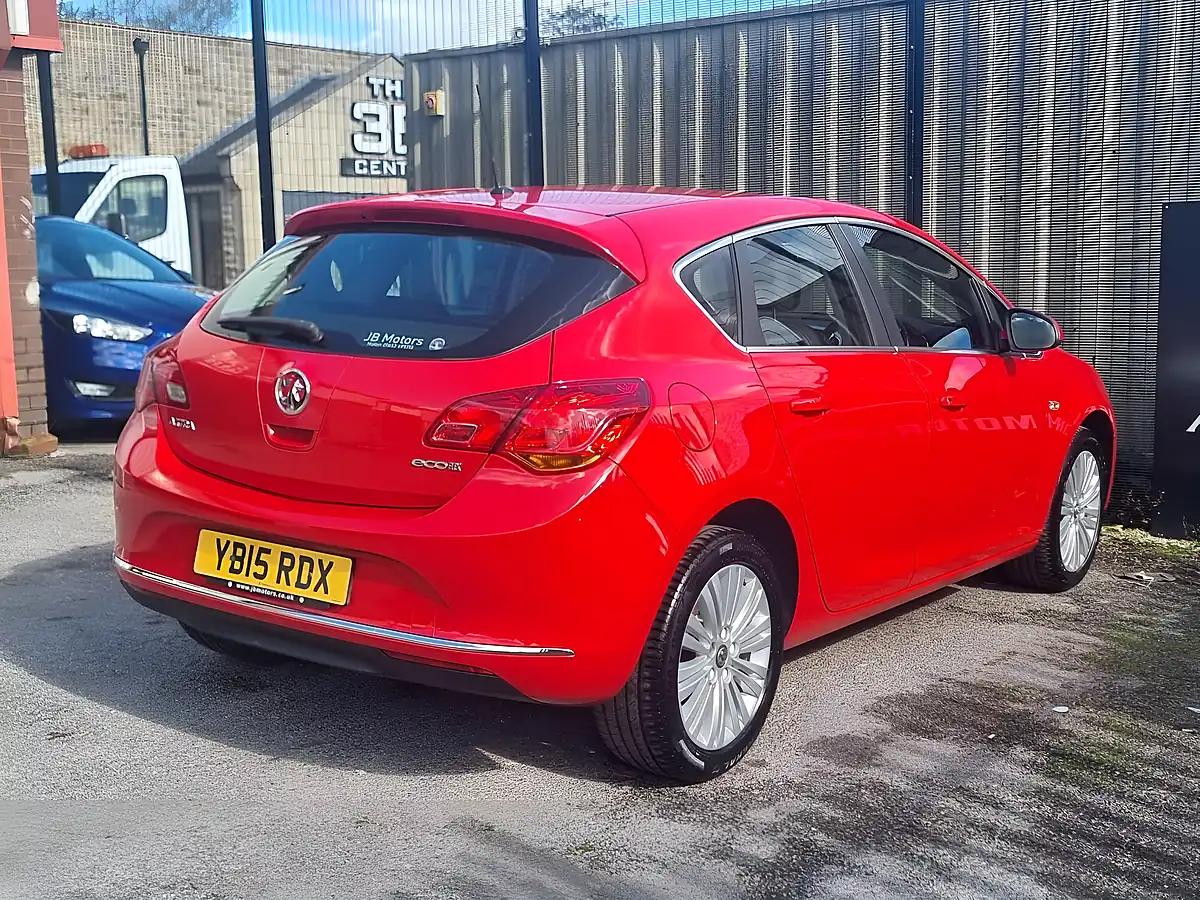 Used 2015 Vauxhall Astra Excite Red - Interior and Exterior details 8