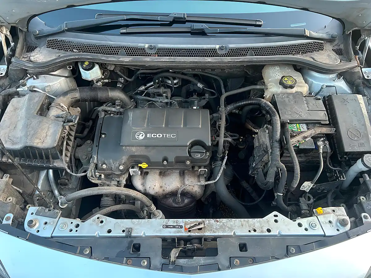 Used 2015 Vauxhall Astra Excite Silver - Interior and Exterior details 12