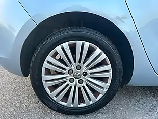 Used 2015 Vauxhall Astra Excite Silver - Interior and Exterior details 13