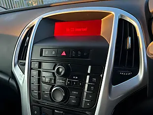 Used 2015 Vauxhall Astra Excite Silver - Interior and Exterior details 15