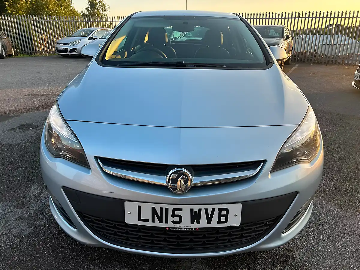 Used 2015 Vauxhall Astra Excite Silver - Interior and Exterior details 2