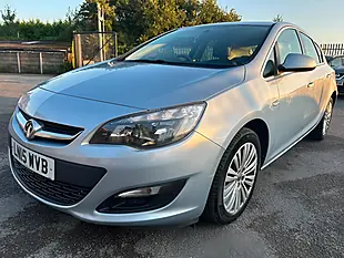 Used 2015 Vauxhall Astra Excite Silver - Interior and Exterior details 3